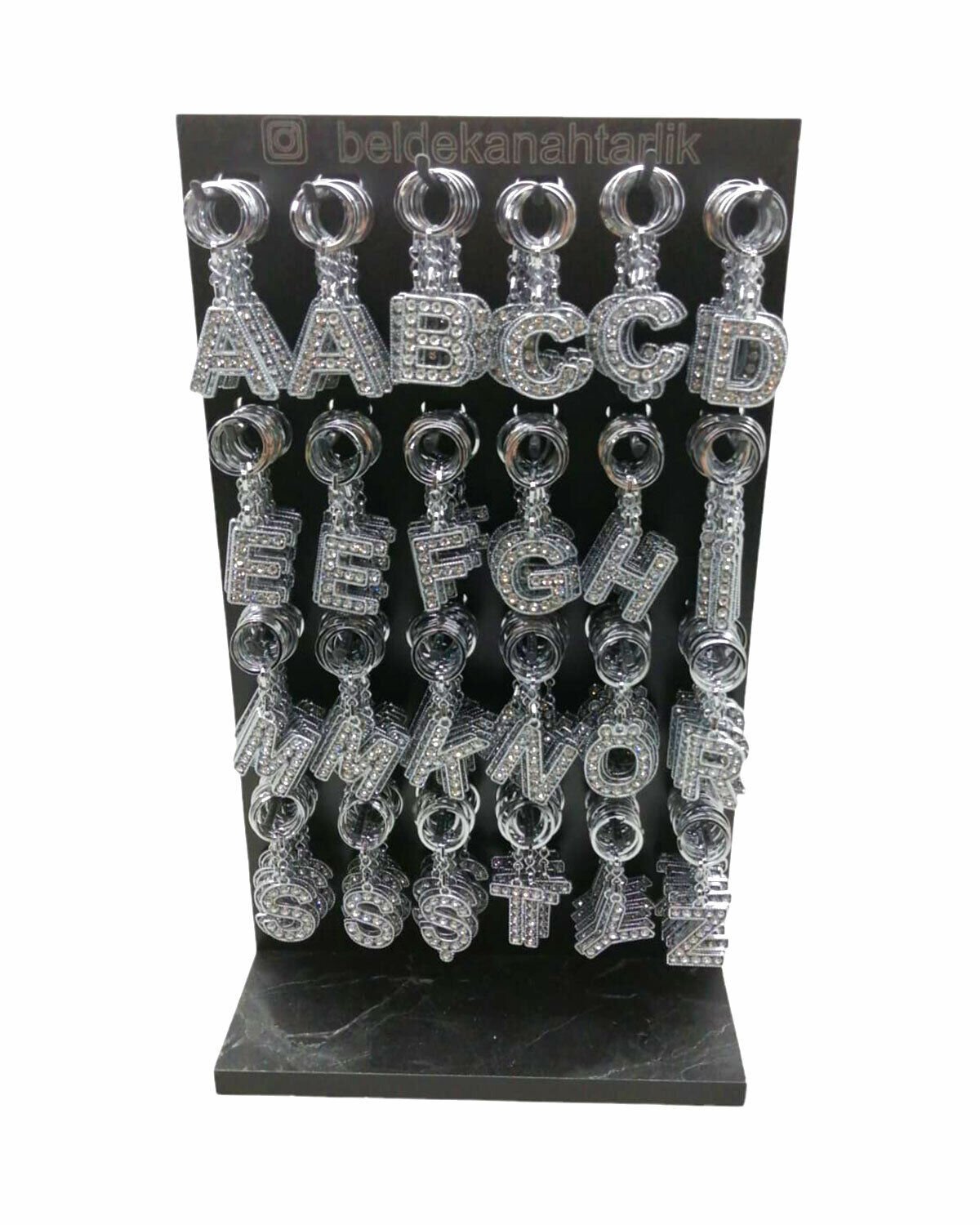 KRT-1072 ( GÜMÜŞ TAŞLI & HARFLİ ) ANAHTARLIK ( STANDLI )*288X2
